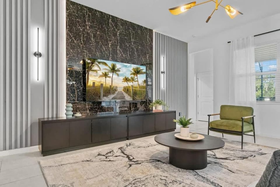 SUPER GIANT - 12BD 12BAs - SLEEP 38 & NEAR DiSNEY House in Kissimmee