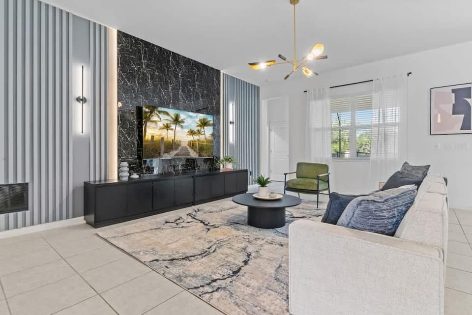 SUPER GIANT - 12BD 12BAs - SLEEP 38 & NEAR DiSNEY House in Kissimmee