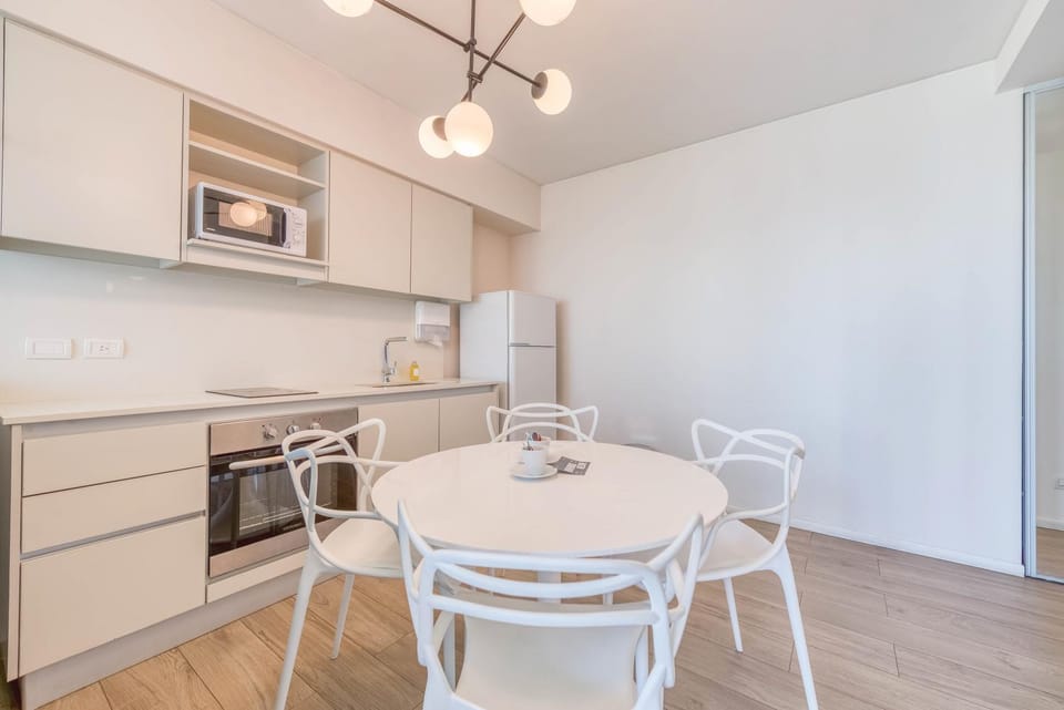 Kitchen or kitchenette, Dining area, oven, pet friendly
