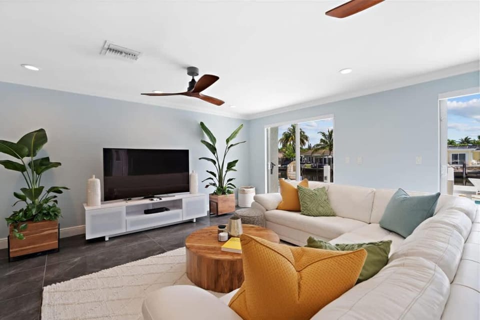 Waterside Getaway - Fishing Pool Tabe Jacuzzi House in Oakland Park