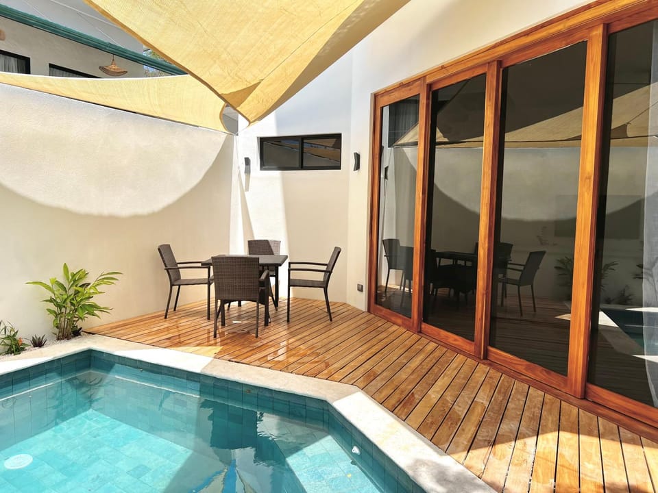 Swimming pool, Swimming pool