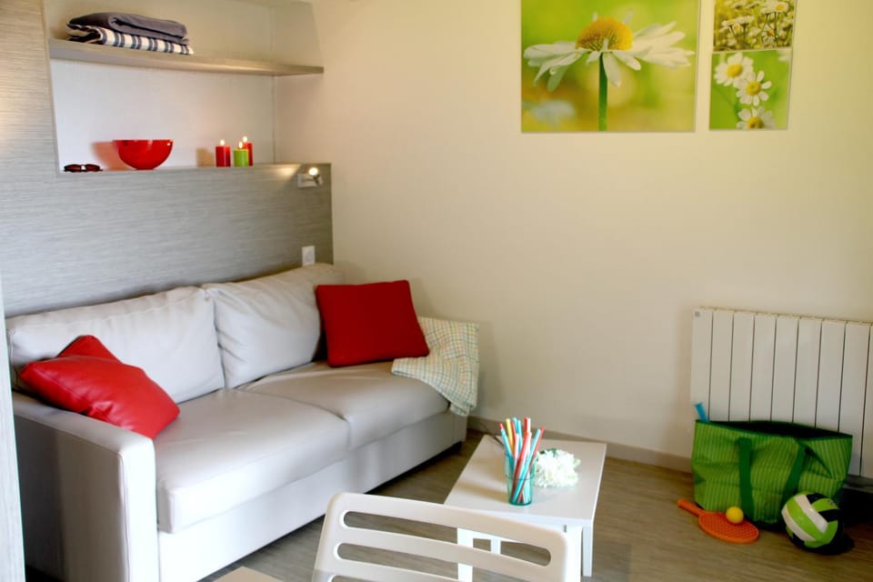 Living room, Dining area, Bedroom