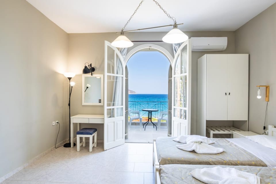 Bed, Bedroom, Sea view