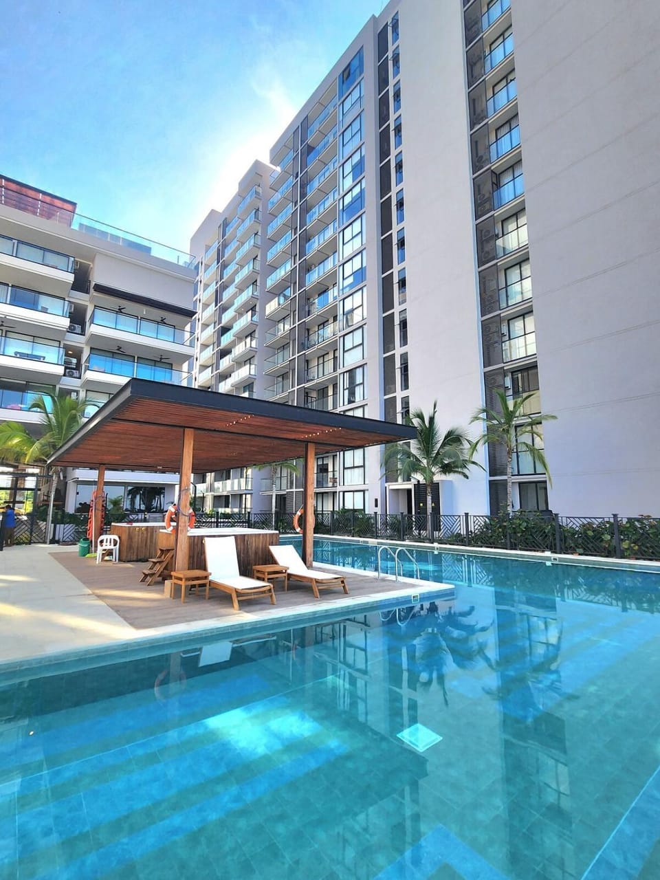 Swimming pool, sunbed