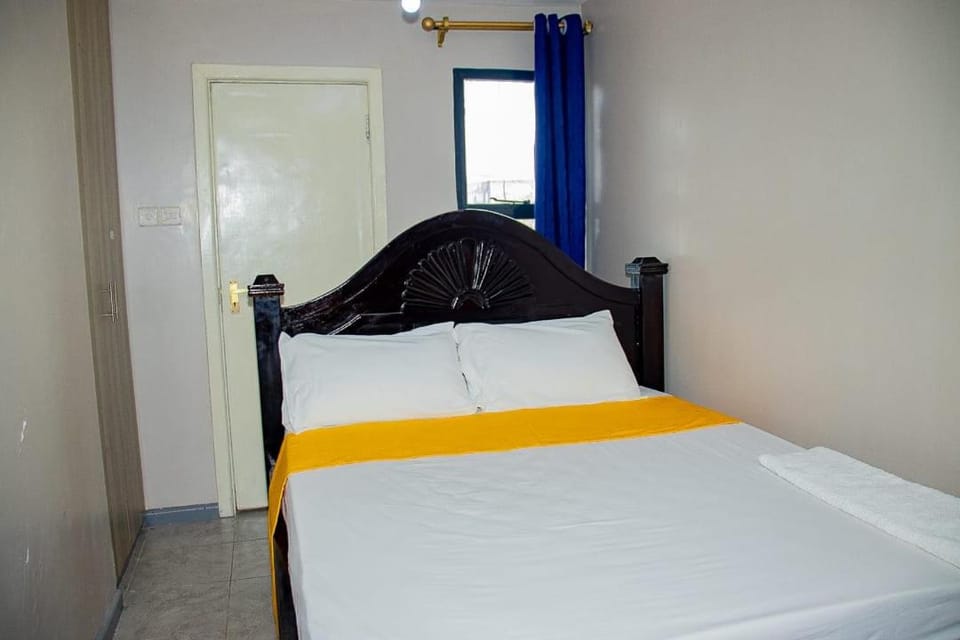 DefiniteHomes3 - Fully furnished studio apartment with a rooftop restaurant near JKIA Airport, SGR Terminus, Downtown Apartment in Nairobi