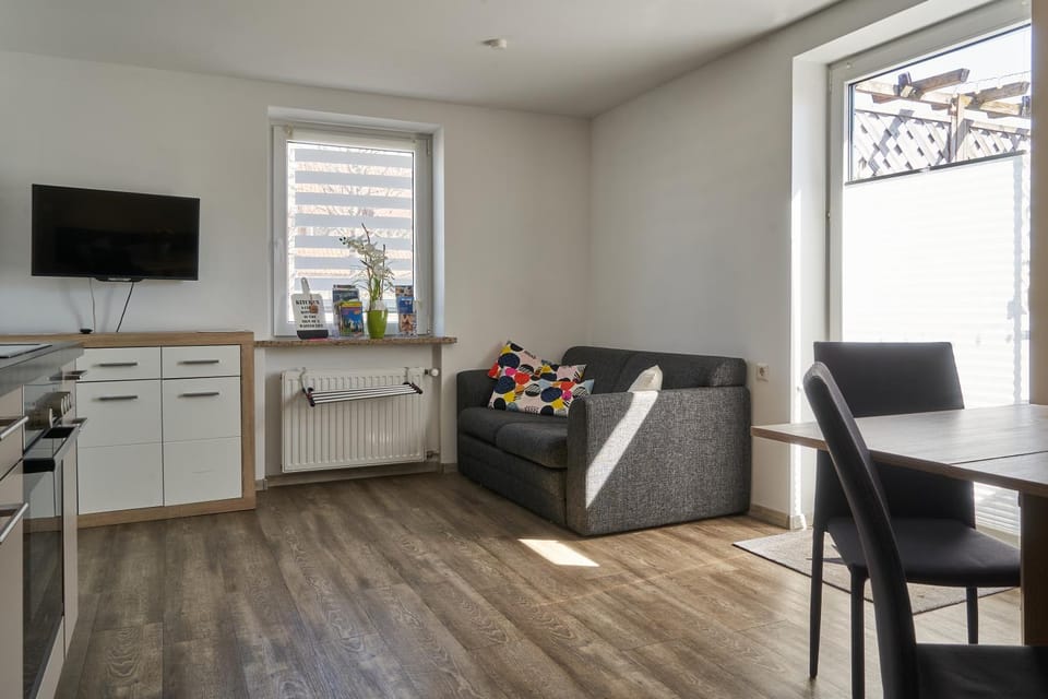 Seating area, Dining area, pet friendly