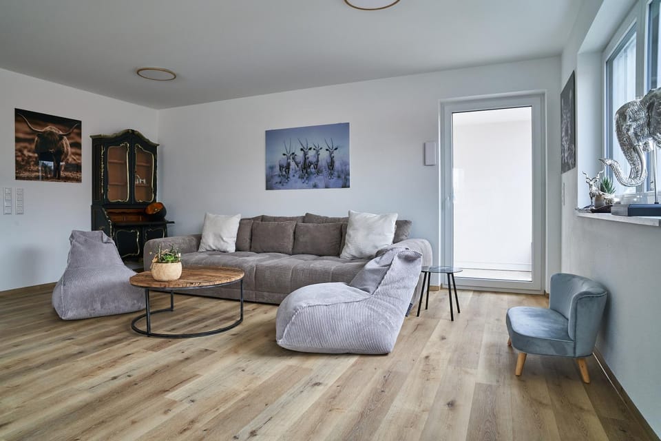 Living room, Seating area