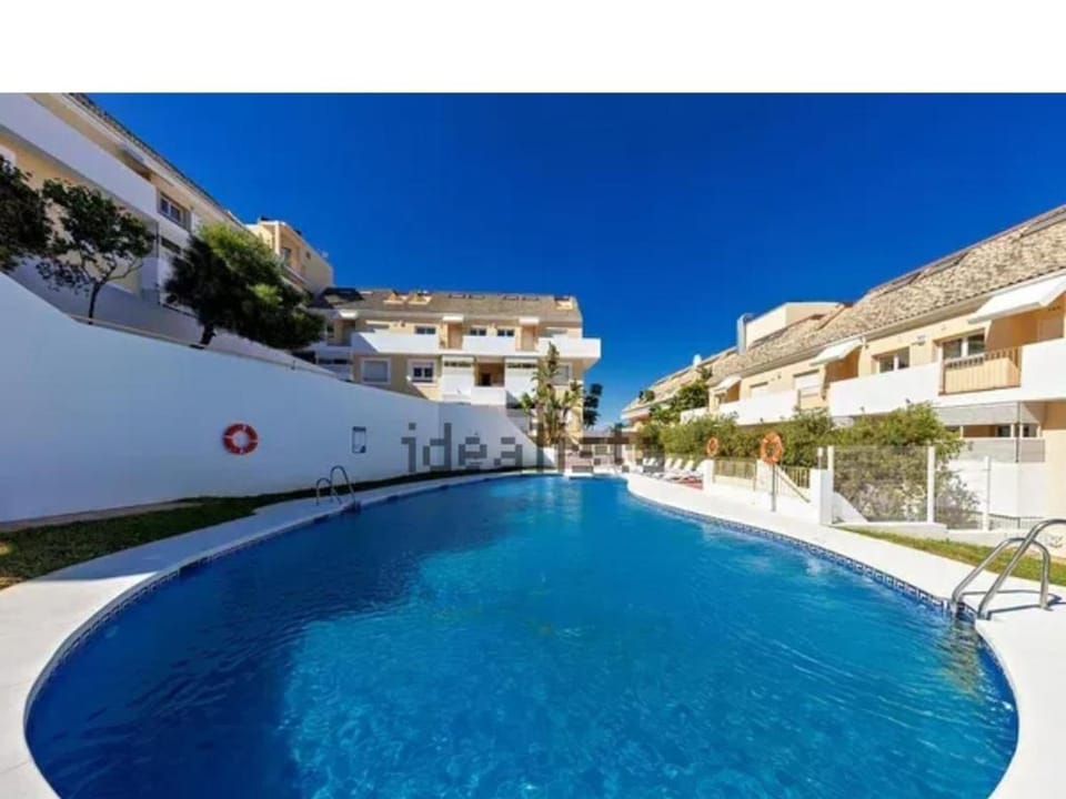 Swimming pool, sunbed