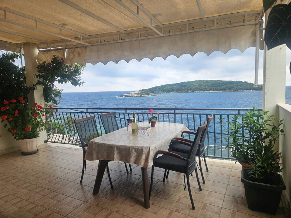 "Azzurra Apartments Apartment in Dubrovnik-Neretva County