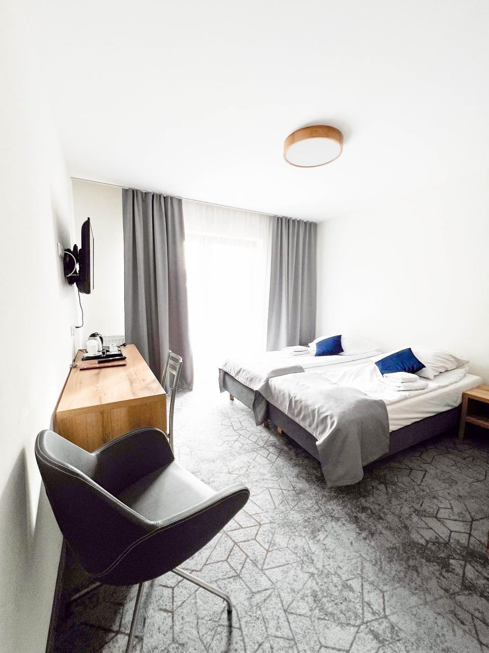 Bed, TV and multimedia, Living room, Other, Photo of the whole room, Seating area