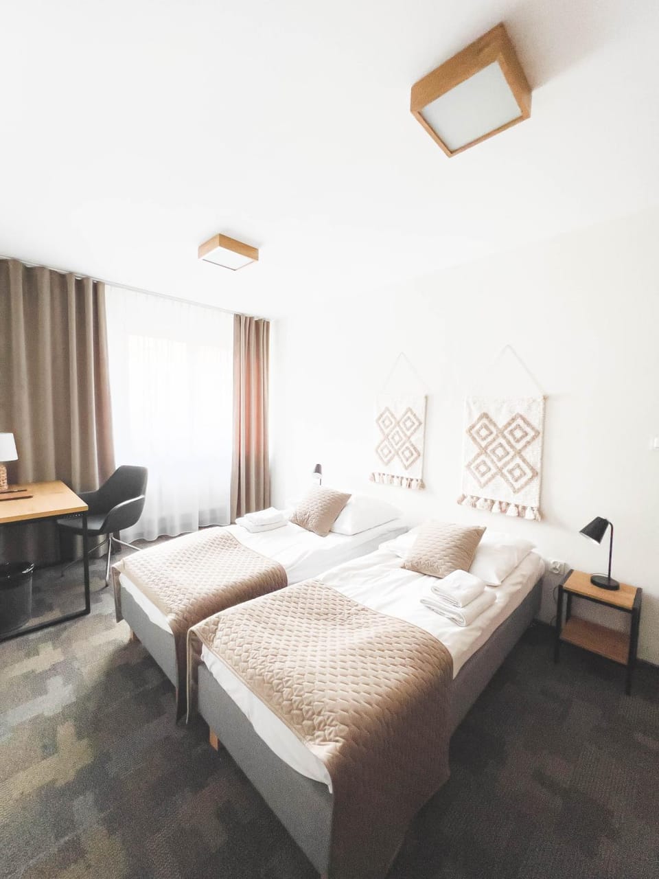 Bed, Photo of the whole room, Seating area, Bedroom