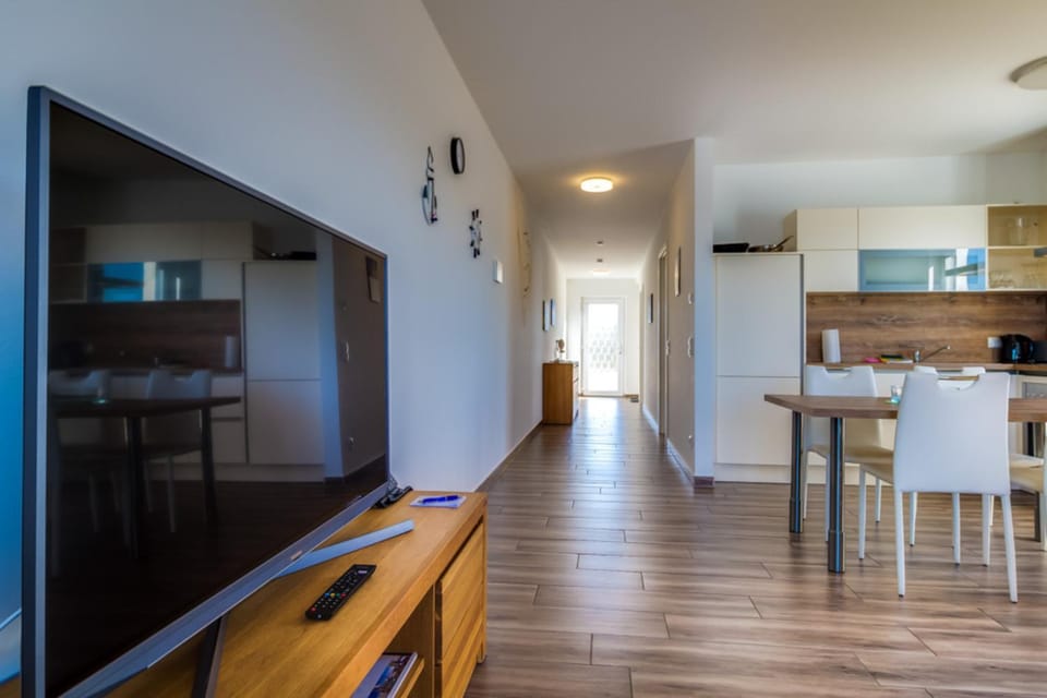 LAGOVIDA Kapitänskajüte e am Störmthaler See Apartment in Thuringia, Germany