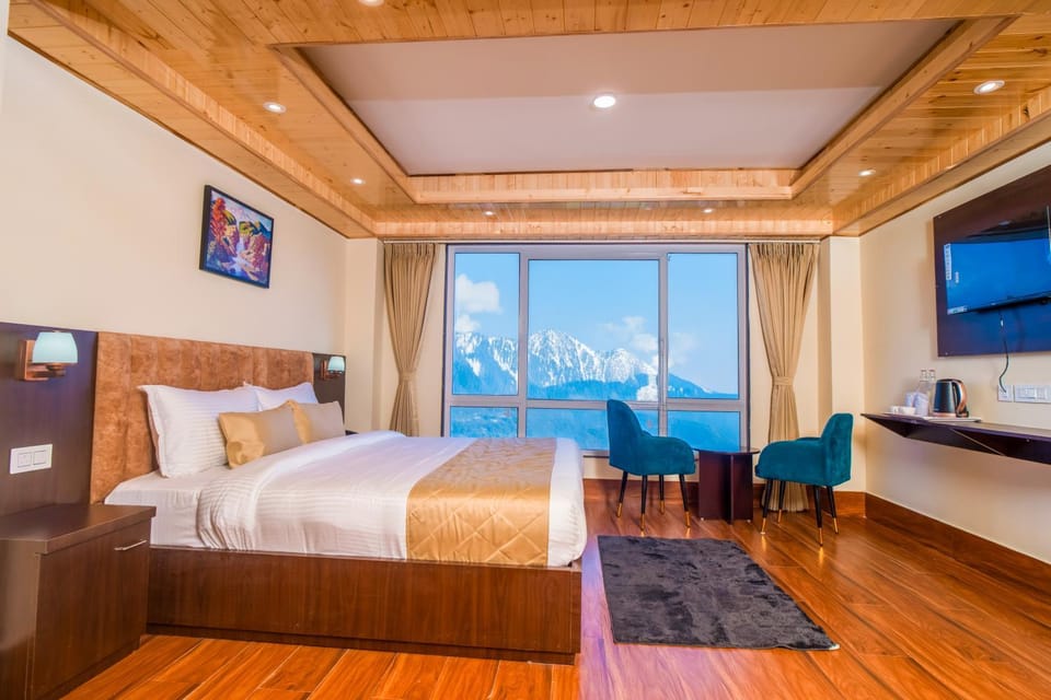 Bed, TV and multimedia, Photo of the whole room, Mountain view