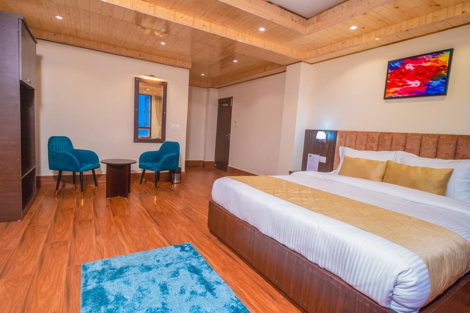 Bed, Living room, Photo of the whole room, Seating area