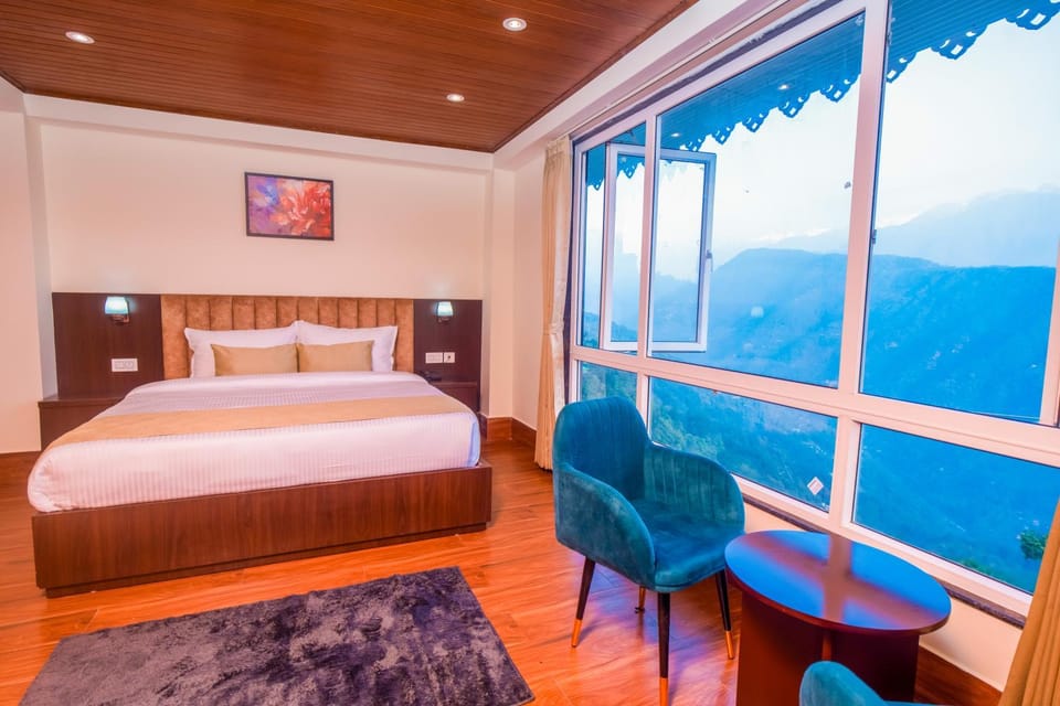 Bed, Natural landscape, Photo of the whole room, Bedroom