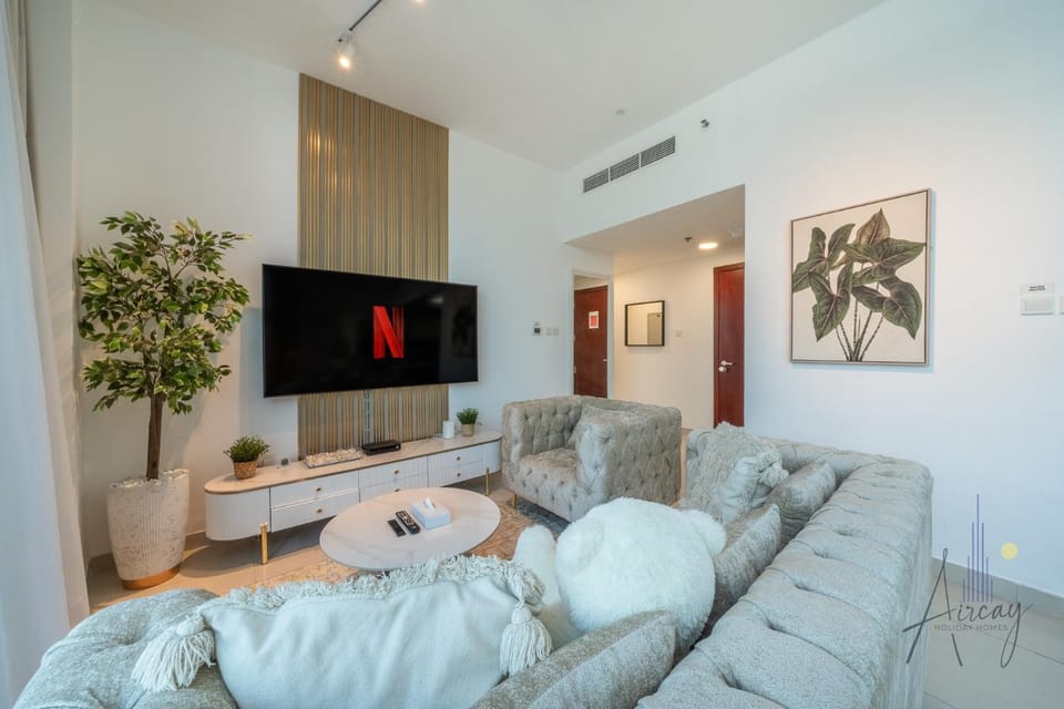 Stunning Views Spacious 3BR Dubai Marina Apartment in Dubai