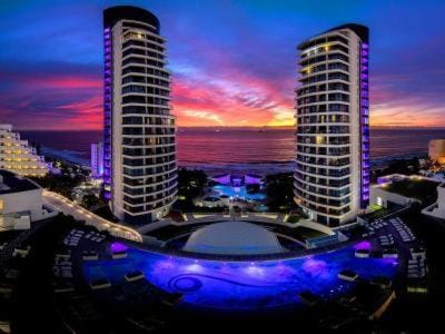 At Pearls of Umhlanga or Oceans 1 bed 3 sleeper to 2 bed 6 sleeper -Std 3-4sleeper 6-8 slp Apartment in Umhlanga