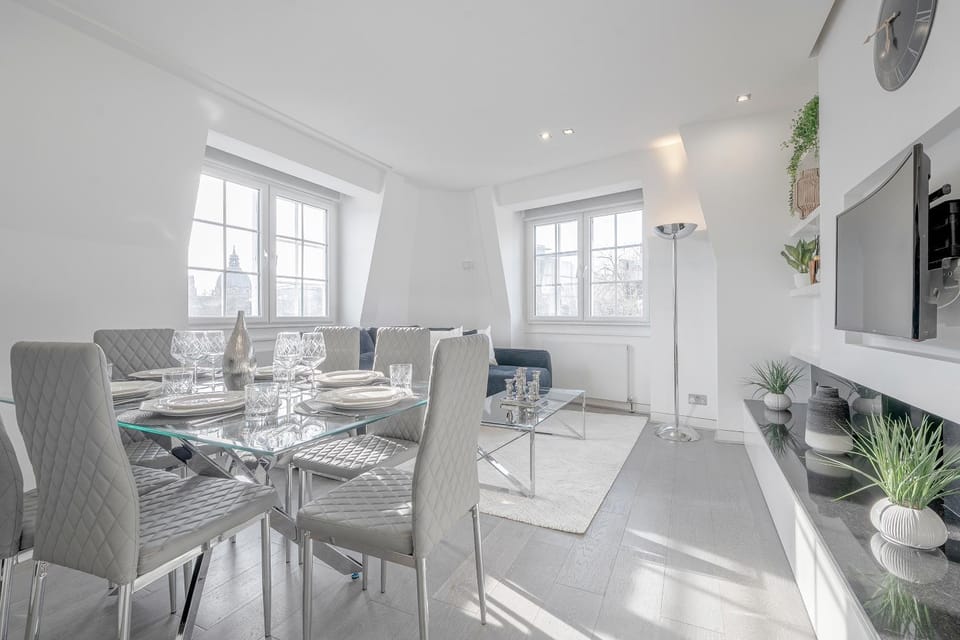 Living room, Dining area