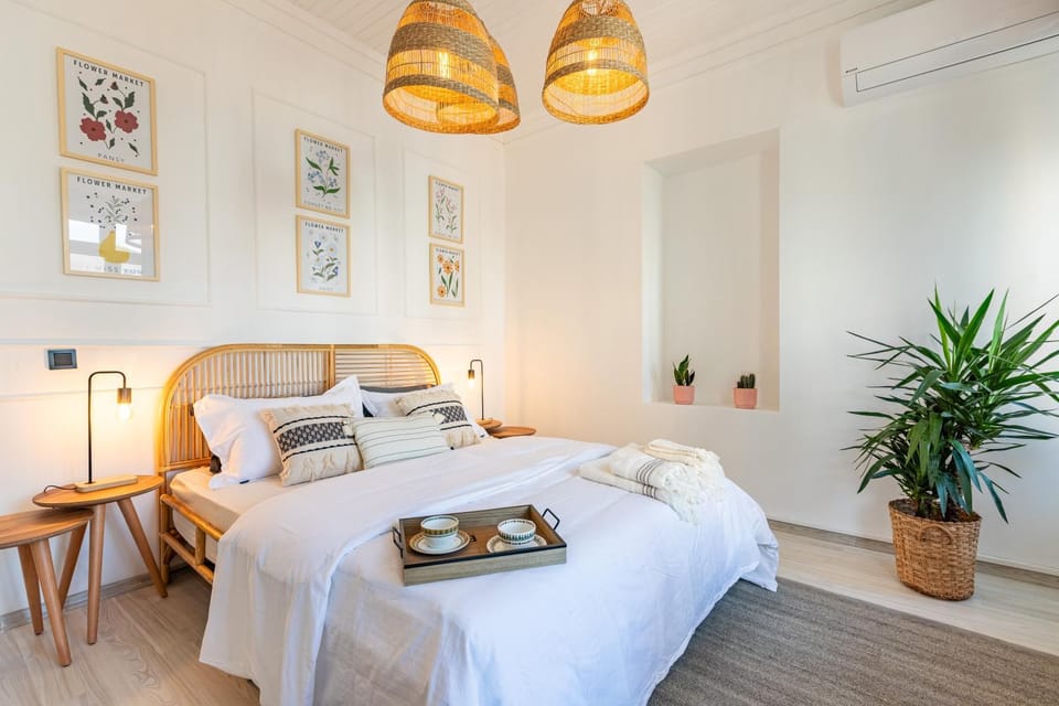 Bed, Bedroom, air conditioner