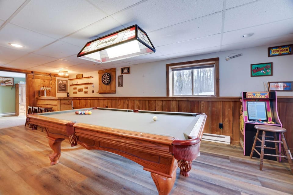 4 Br Cozy Cabin Sleeps 8 Pool Table Arcade Beach Cabin in Coolbaugh Township