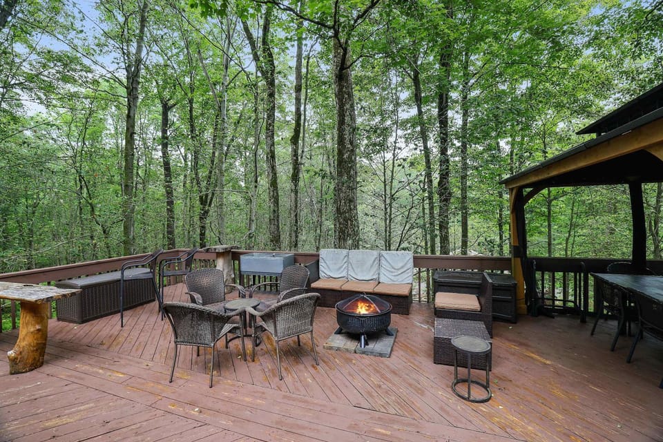 4 Br Cozy Cabin Sleeps 8 Pool Table Arcade Beach Cabin in Coolbaugh Township