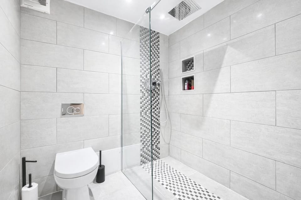 Spacious Rooms 21 Vacation rental in London
