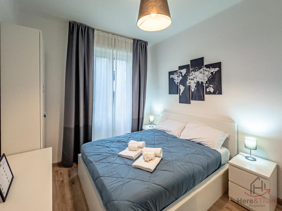 Bed, Photo of the whole room, Bedroom, internet, towels, wardrobe