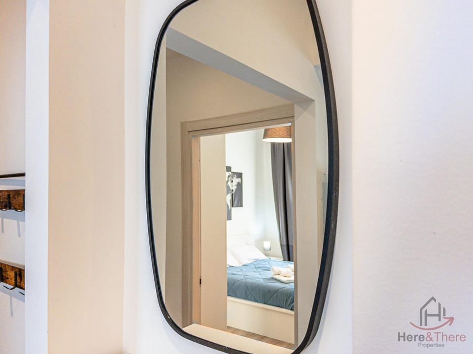 Bed, Photo of the whole room, Decorative detail, Decorative detail, Bedroom