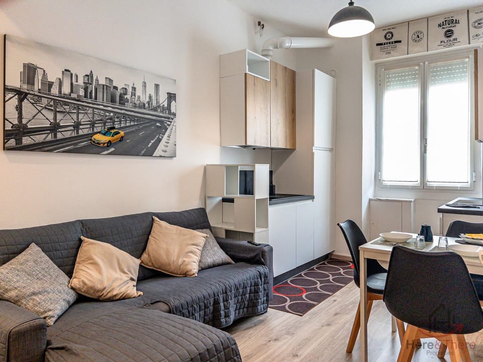 Kitchen or kitchenette, Living room, Seating area, Dining area, internet