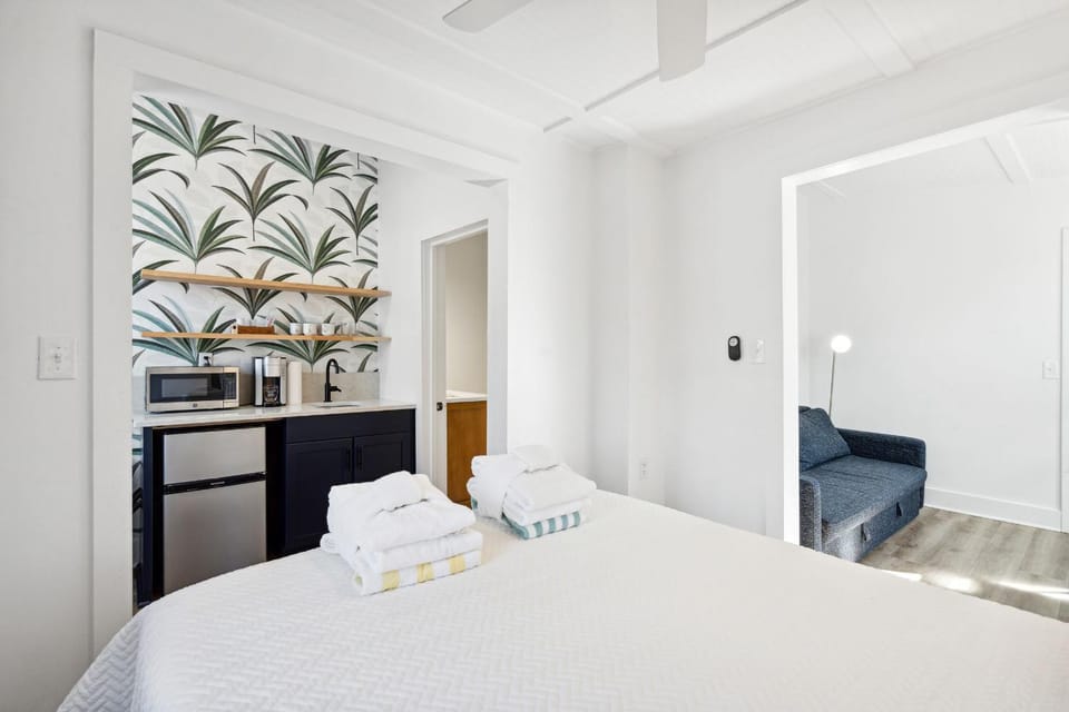 Bed, Kitchen or kitchenette, Bedroom, towels