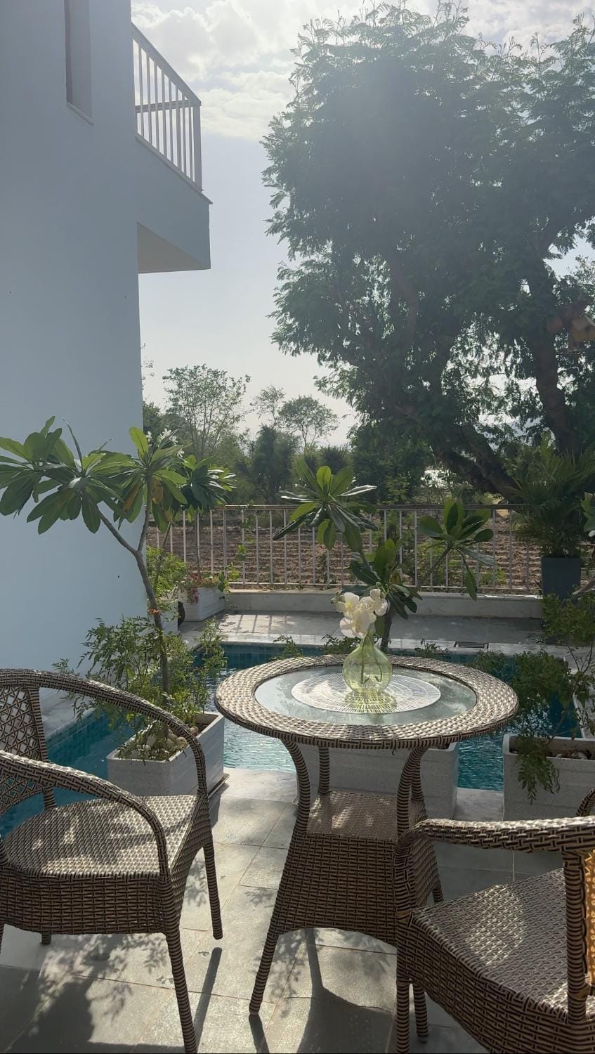 Villa Bougain - Secluded Luxury Villa in Gujarat