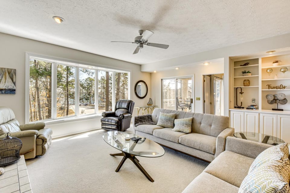 Boat, Golf & Swim: Keowee Key Condo w/ Lake Views House in Lake Keowee