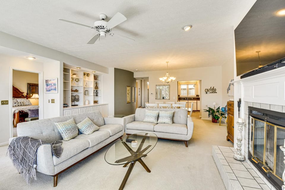 Boat, Golf & Swim: Keowee Key Condo w/ Lake Views House in Lake Keowee