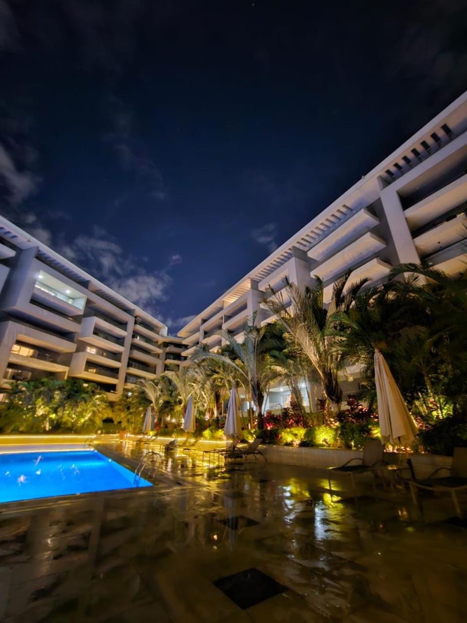 Night, Swimming pool, sunbed