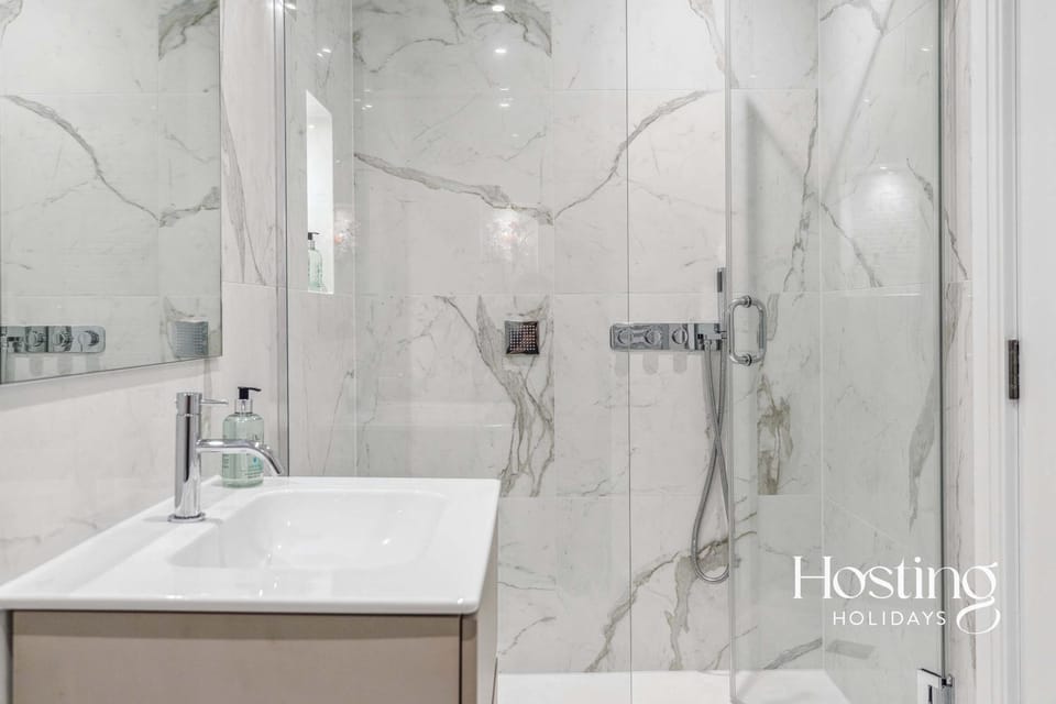 Shower, Bathroom, towels