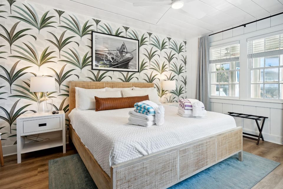 Bed, Bedroom, towels