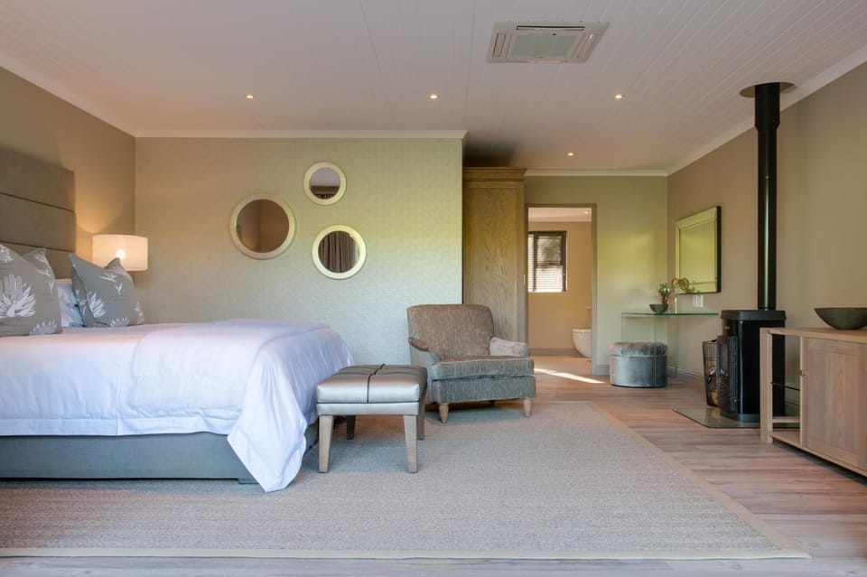 Photo of the whole room, Bedroom, Garden view