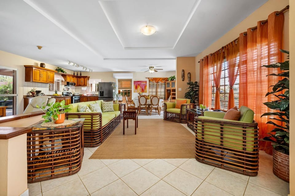 Sunrise Villa is gorgeous for daily views of sunrises and sunsets Villa in Noord