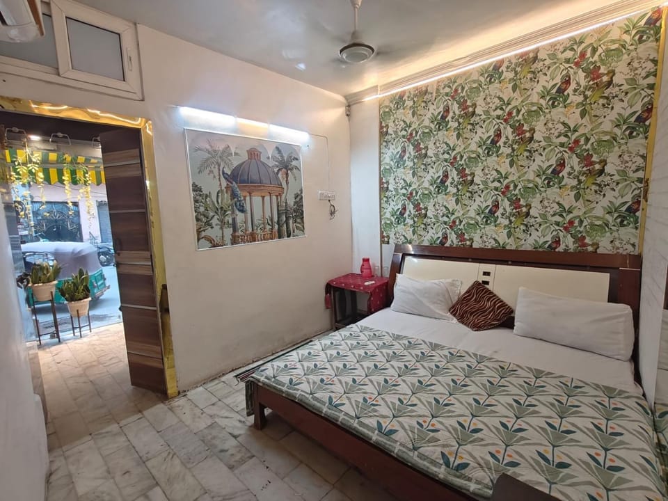 mahadev Hotel NOOR stay 1km away frm kashiwishnath Vacation rental in Varanasi