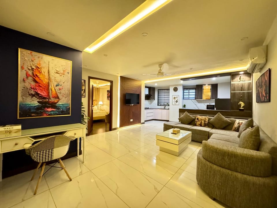 TV and multimedia, Kitchen or kitchenette, Living room, Seating area