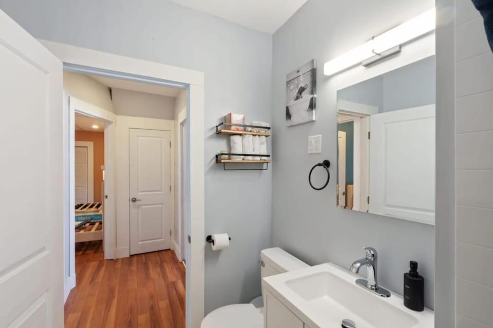 Fun and Cozy Family-friendly Home - Near Encore Tufts- MIT-Airport House in Medford