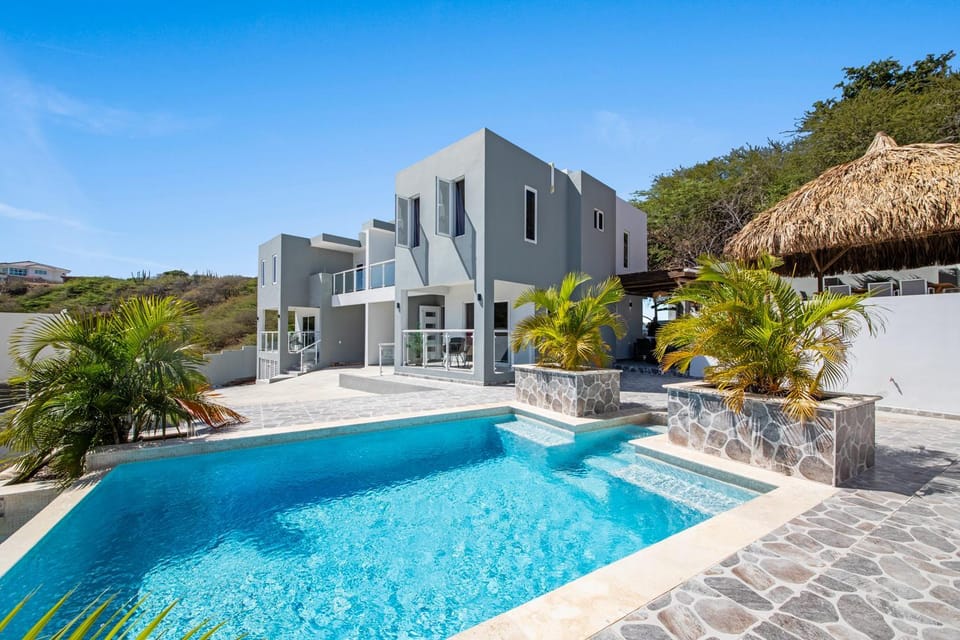 Property building, Day, Natural landscape, Mountain view, Pool view, Swimming pool, sunbed