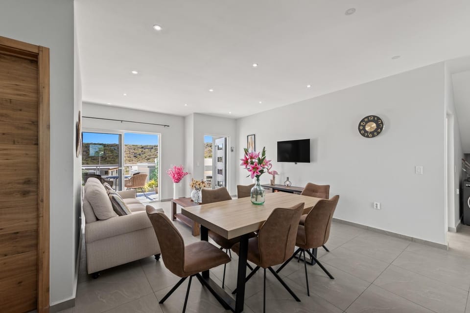 TV and multimedia, Living room, Seating area, Dining area, Evening entertainment