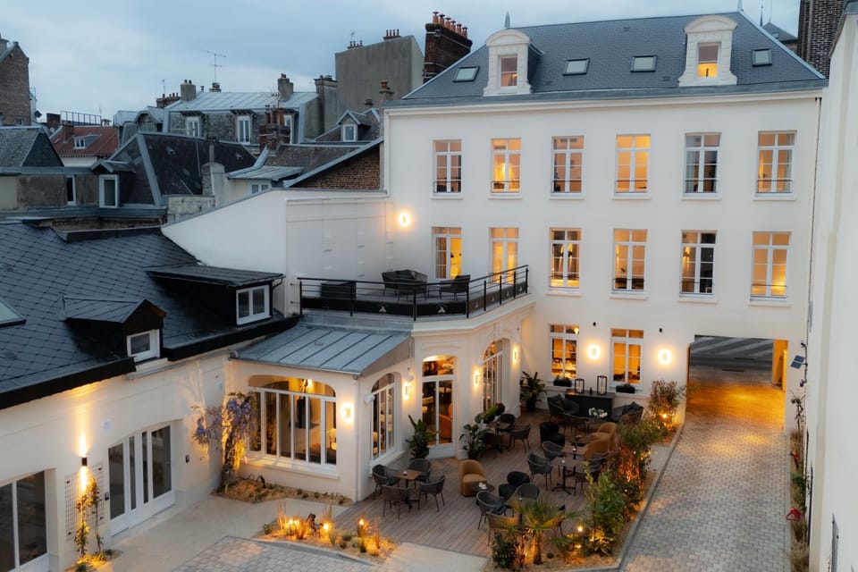 Property building, Patio, Bird's eye view, View (from property/room), City view, Garden view, Street view