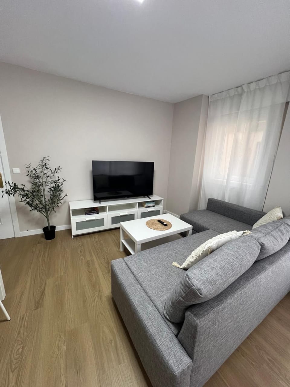 Communal lounge/ TV room, TV and multimedia, Living room, Seating area, Evening entertainment