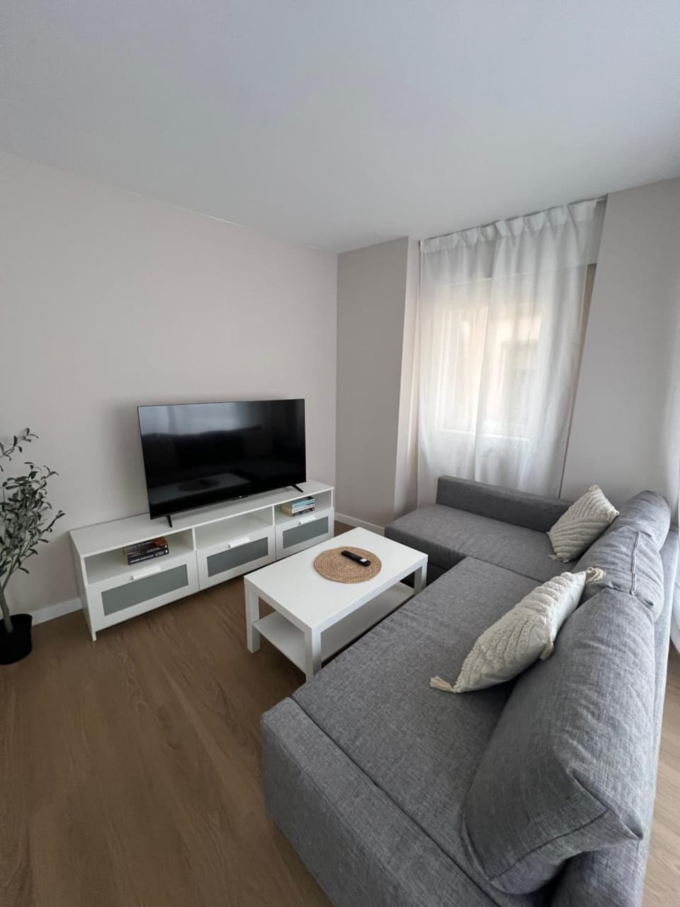 Communal lounge/ TV room, TV and multimedia, Living room, Seating area, Evening entertainment