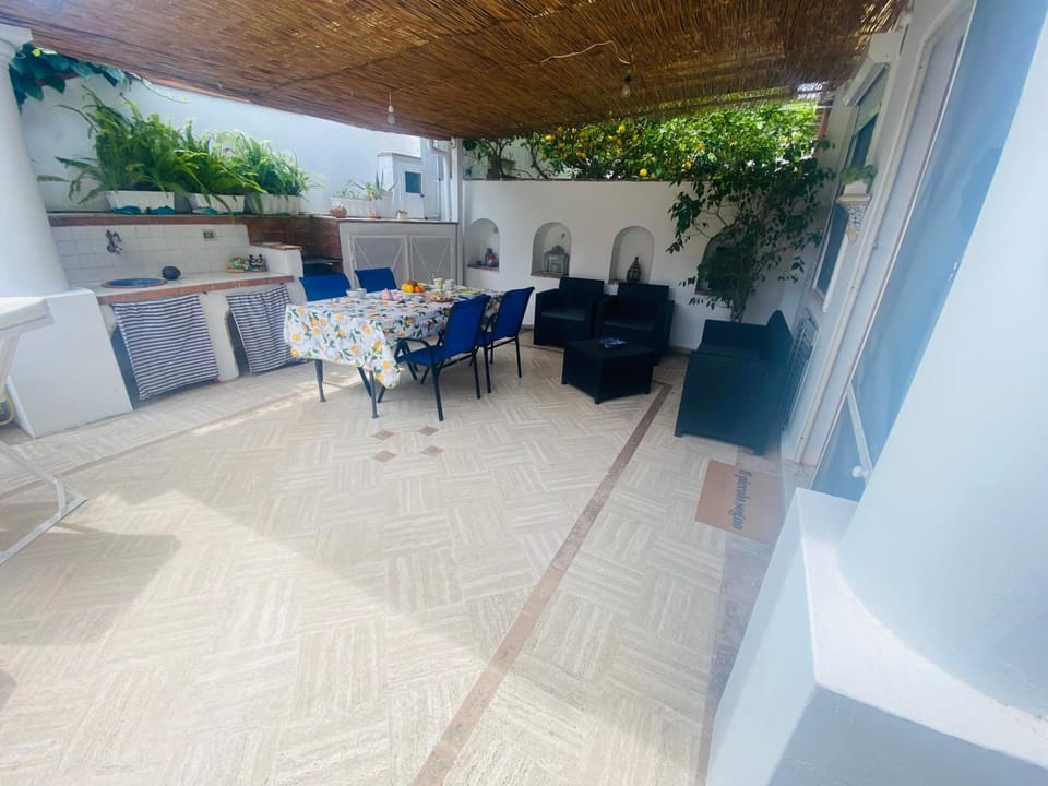 Patio, Day, Balcony/Terrace, Seating area, Dining area