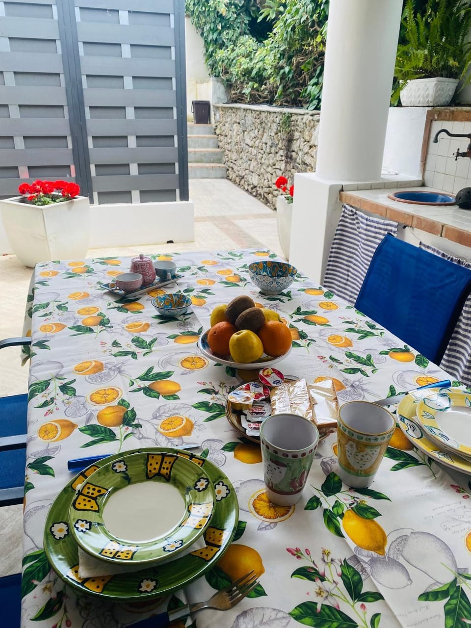 Day, Dining area