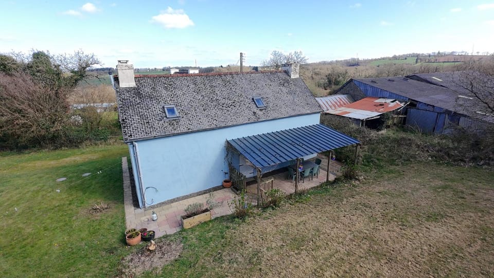 Three Bedroom Breton Cottage House in Finistere