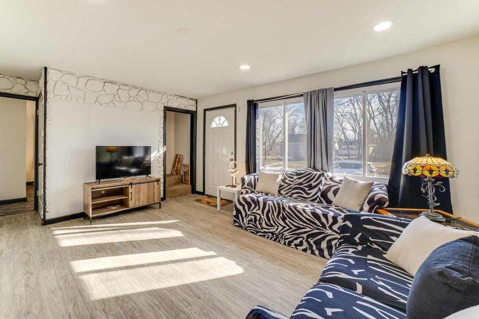 3 Mi to Hard Rock Casino Charming Home in Gary! House in Gary